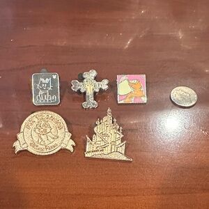 Disney trading pins set of 5